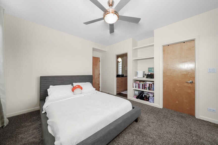Master Bedroom - 1700 W Ohio St