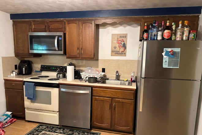 Building Photo - 102 Longmeadow Ln