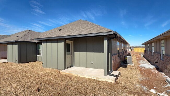 Building Photo - 1204 NW 113th St