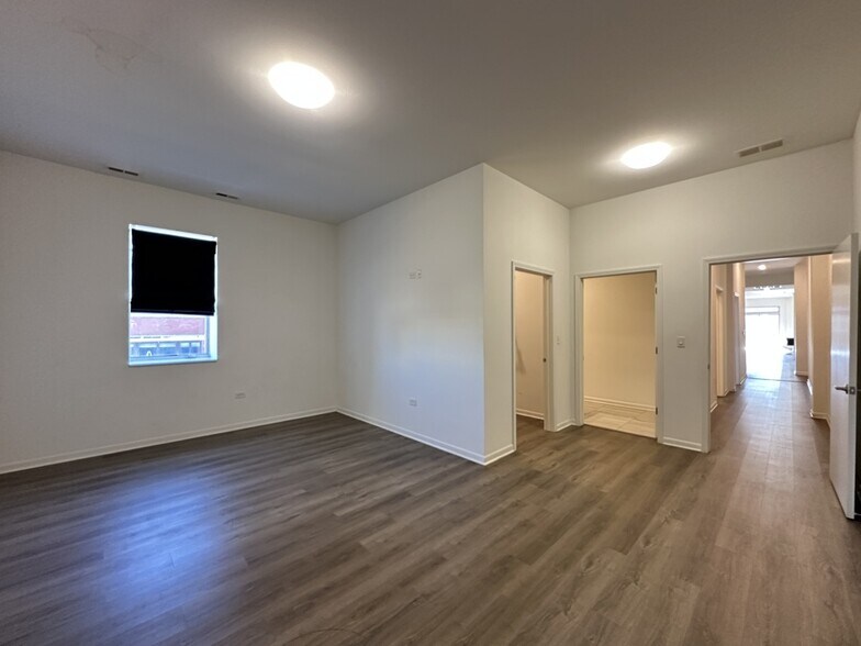 Building Photo - 2550 S Wabash Ave