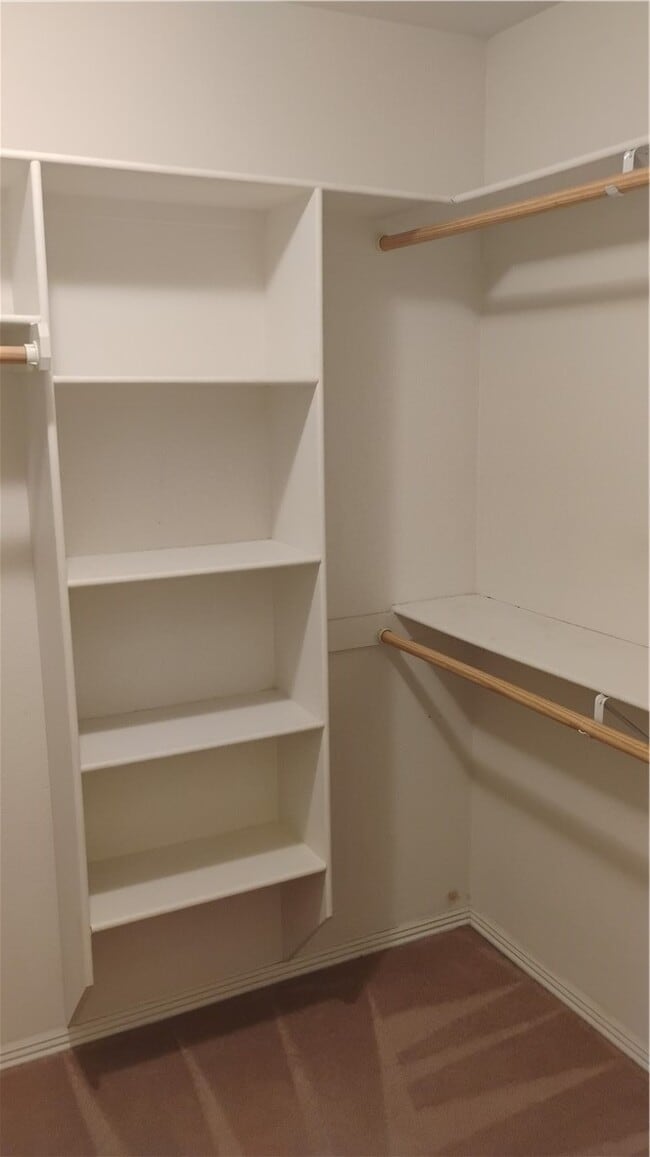 Building Photo - 100 Willow Dr