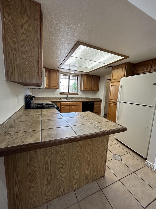 Building Photo - 6101 Equestrian Dr NW