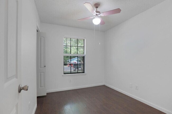 Building Photo - 5808 Spring Meadow Rd