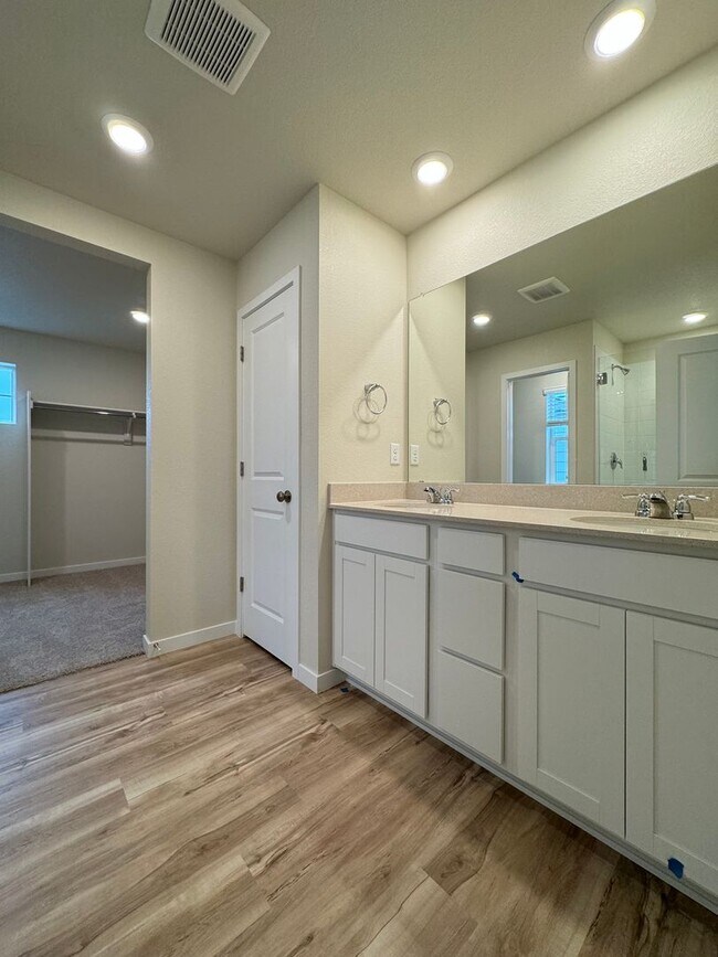 Building Photo - Brand New, Beautiful House in Timnath Lakes!