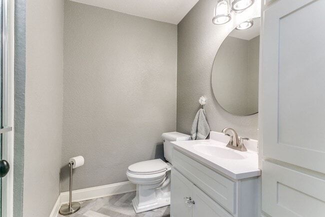 Building Photo - 4 bedroom with pool in Colleyville