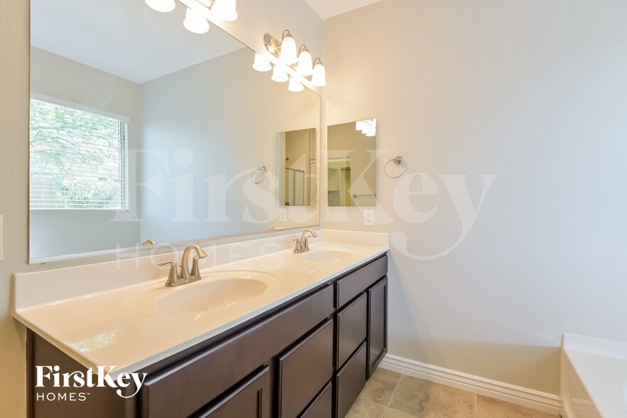 Building Photo - 8839 W Irongate Rd