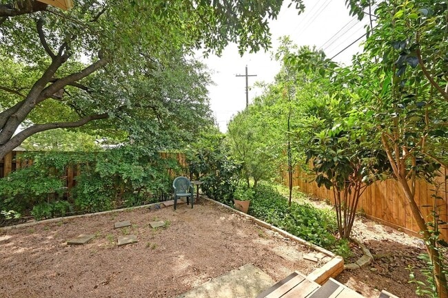 Building Photo - 1800 Jentsch Ct