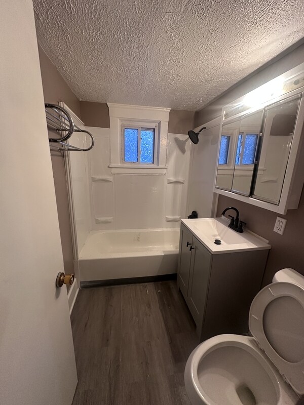 Building Photo - 2114 W 40th St