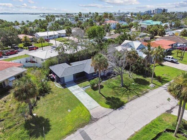 Building Photo - 951 Lantana Ave