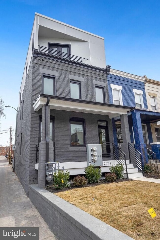 Building Photo - Columbia Heights 2BR 2BA w/Parking & Private Patio Garden