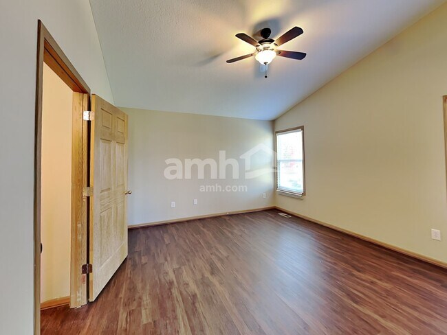 Building Photo - 3812 Wolf Creek Rd