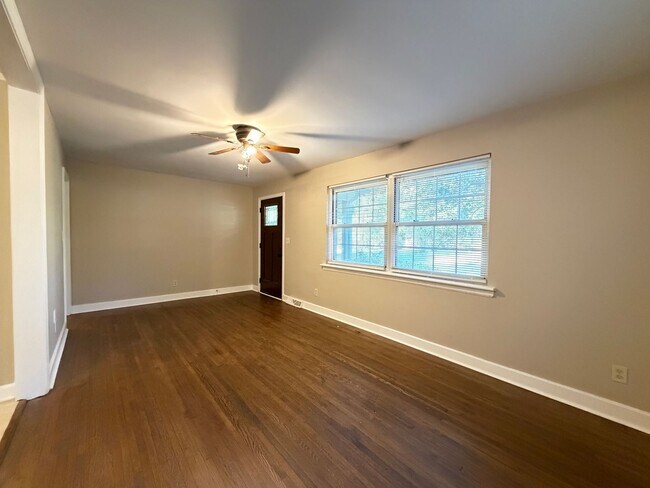 Building Photo - Updated Cottage with a country Setting