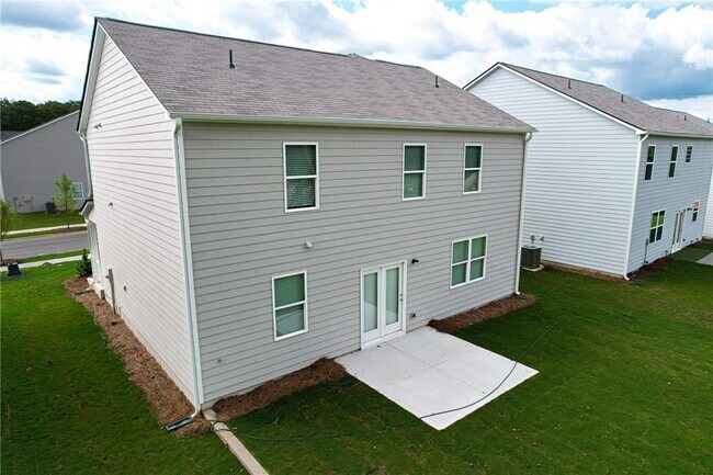 Building Photo - 545 King Vlg