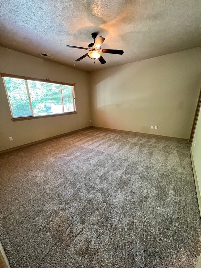 Master Bedroom - 1616 Treehaven Ct