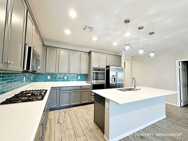 Building Photo - 6033 Torciano St