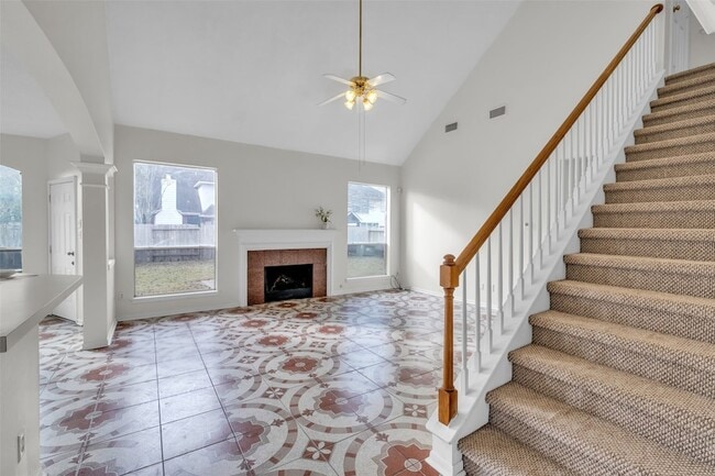 Building Photo - 17611 Magnolia Cir