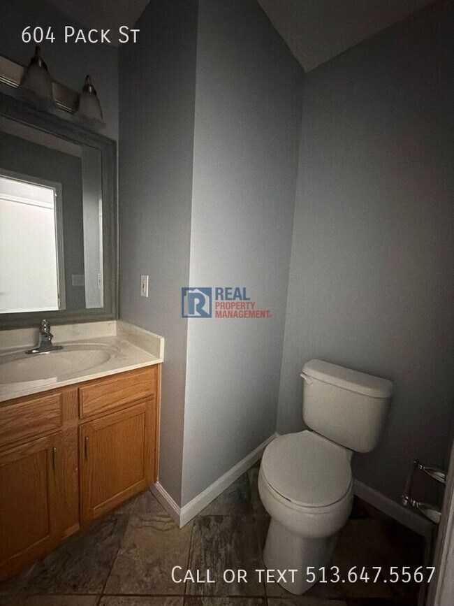 Building Photo - 604 Pack St