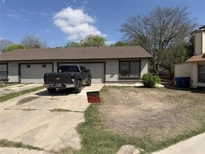 Building Photo - Large 3/2 with attached garage