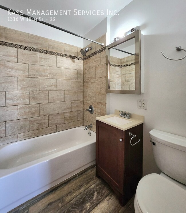 Building Photo - 1316 W 18th St