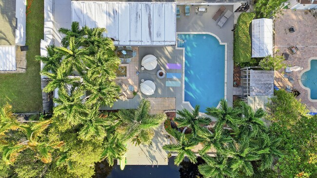 Building Photo - 1905 Meadow Ct