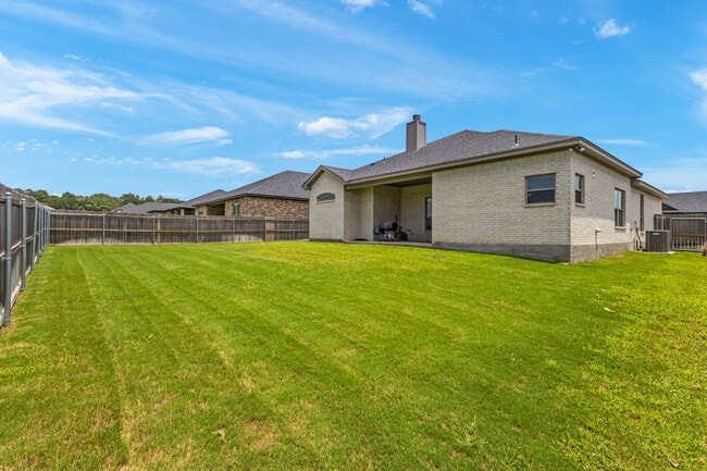 Building Photo - 6102 Messina Dr