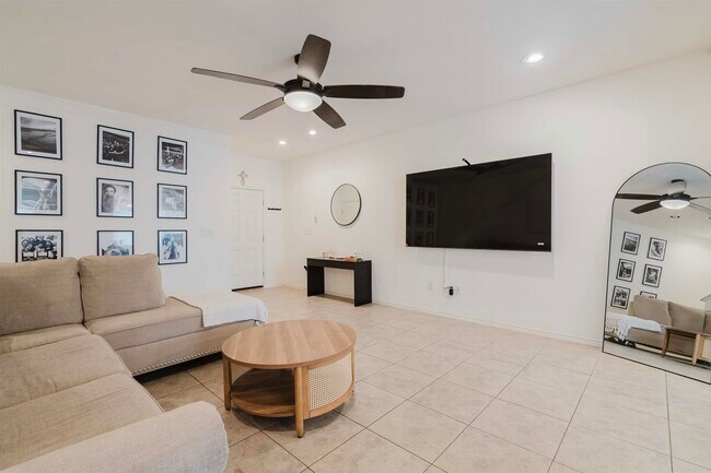 Building Photo - 5704 Montevista Dr