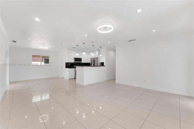 Building Photo - 3250 SW 72nd Ct