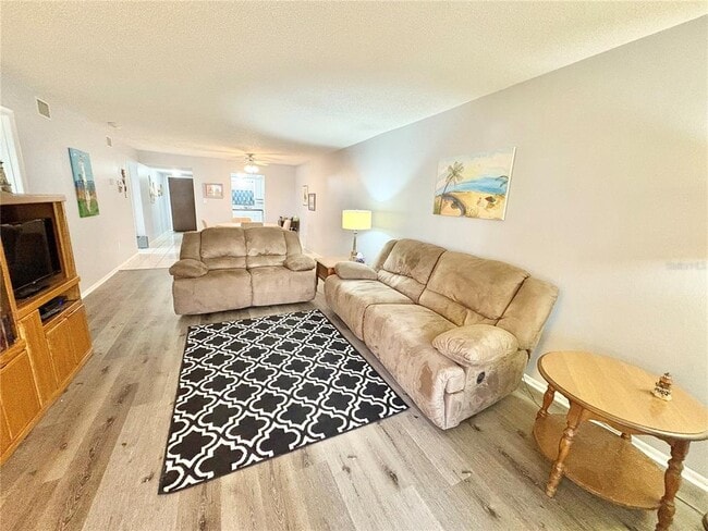 Building Photo - 3064 Lake Bayshore Dr