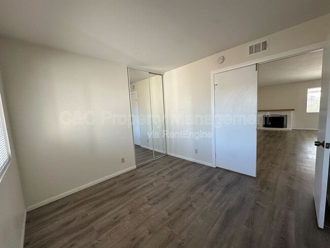 Building Photo - 823 Aspen St