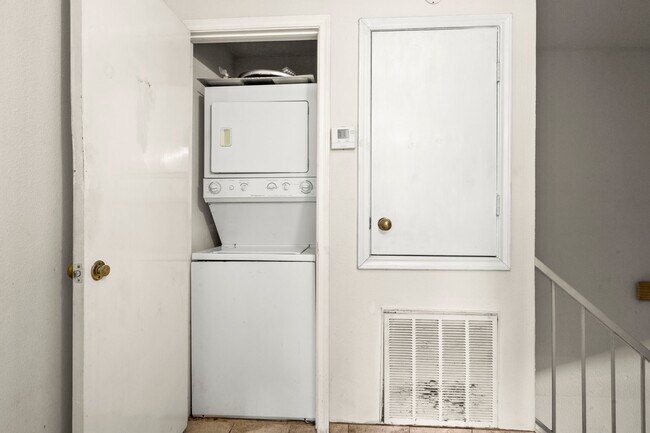 Building Photo - 1103 Dulles Ave