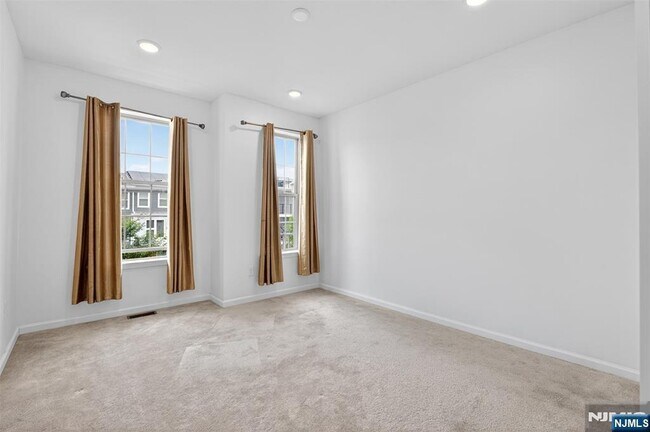 Building Photo - 28 Leahy Dr