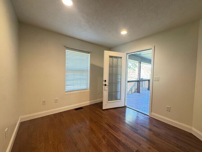 Building Photo - WELCOME HOME!