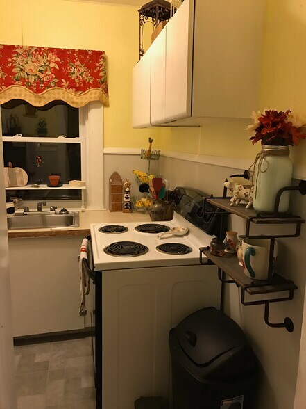 Kitchenette - 347 Park Ave