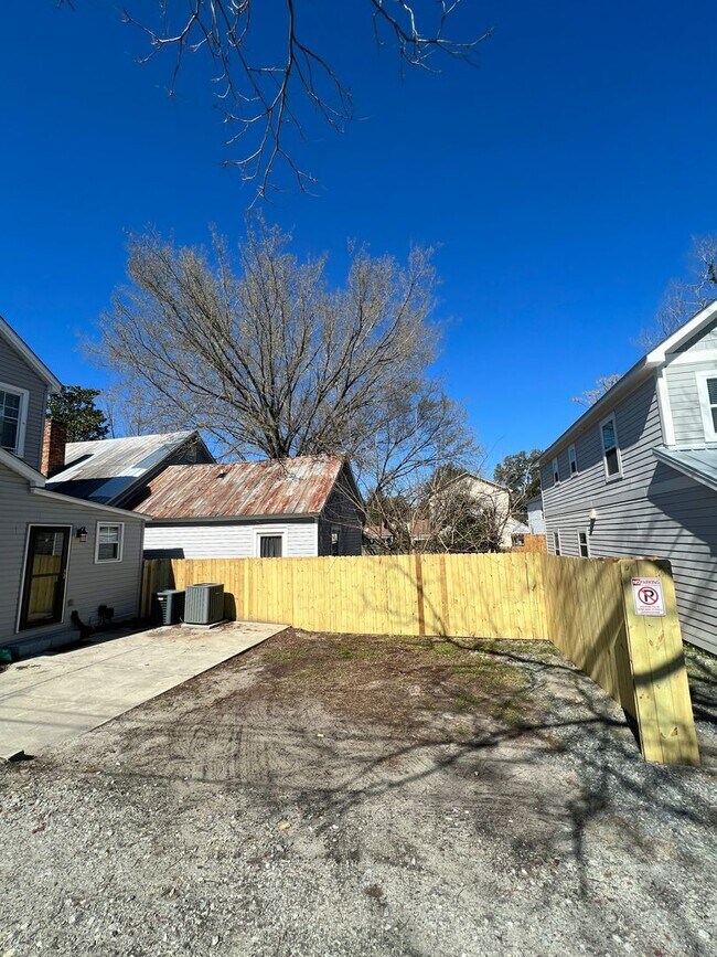 Building Photo - Beautifully refinished home!