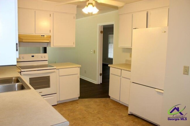 Building Photo - 1004 Ridge Cir S