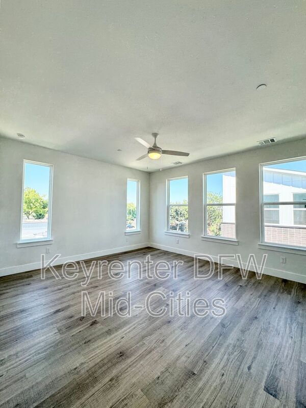 Building Photo - 7327 Uloho Wy