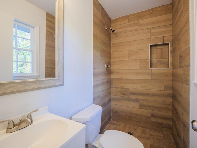 Building Photo - 2323 Frederick Pl