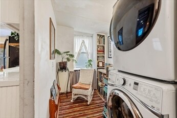 Building Photo - 8 Carlton St