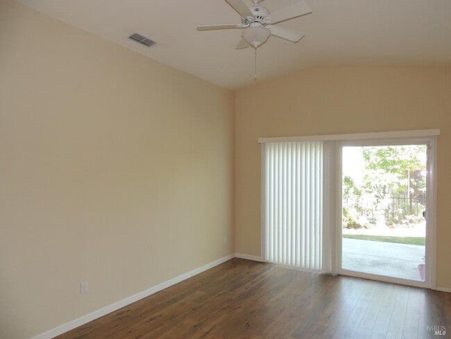 Building Photo - 640 Birch Ridge Dr