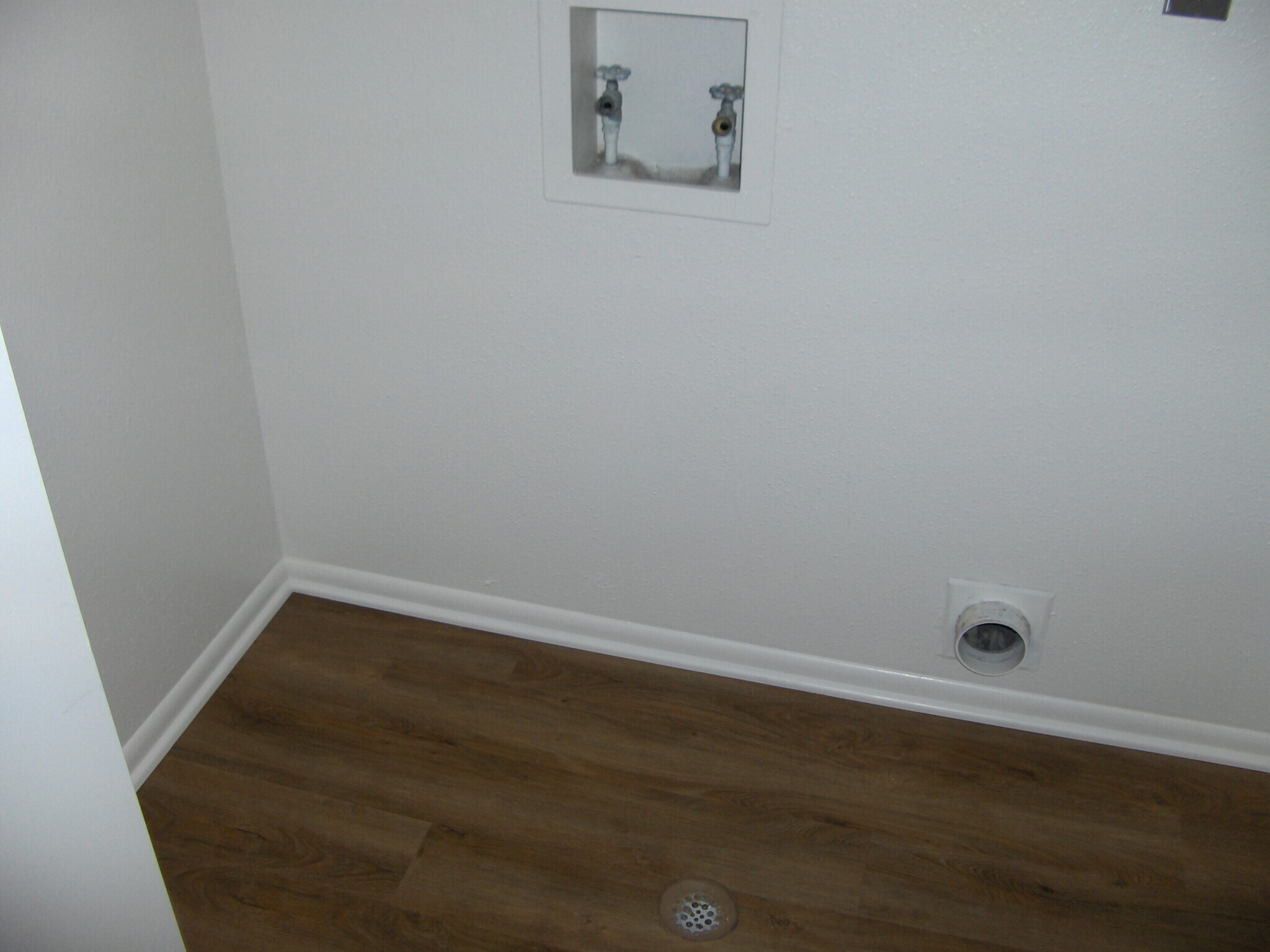 Washer/Dryer hook-ups - 4257 Family Tree