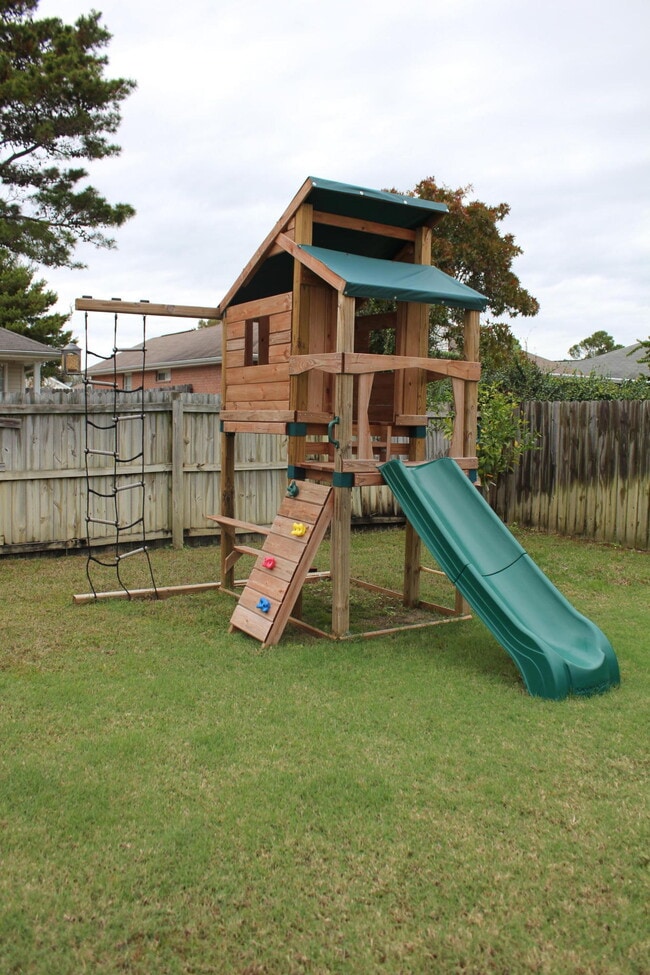 Building Photo - 6476 Sailport Cove