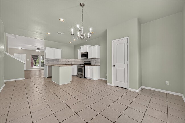 Building Photo - 2110 Castle Gardens Ln