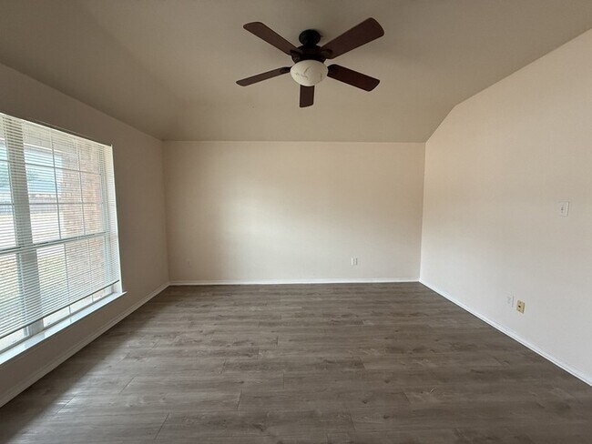 Building Photo - 2224 Hummingbird Way