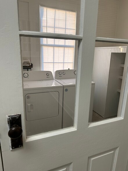 Laundry Room - 9062 LA-1