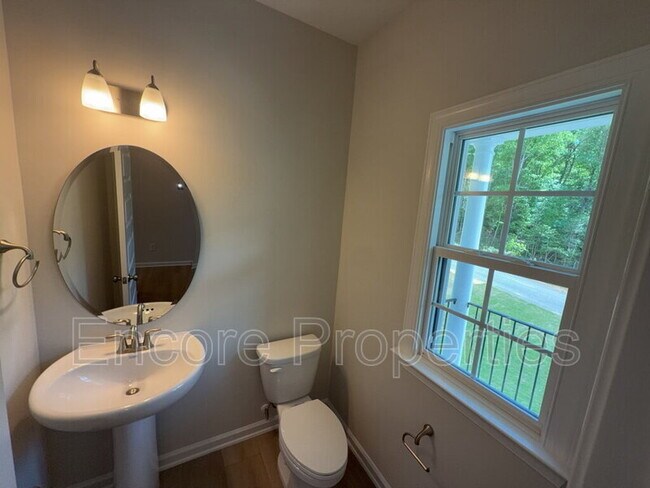 Building Photo - 135 Little Gem Ln