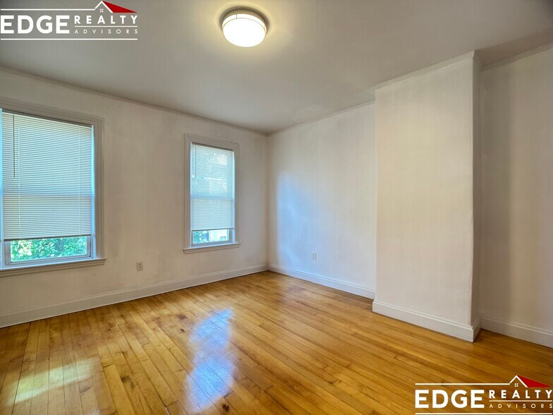 Building Photo - 24 Leamington Rd