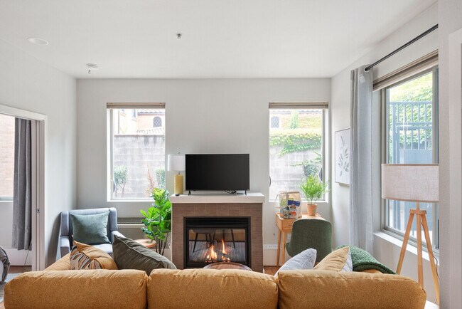 Building Photo - 1607 NW Davis St