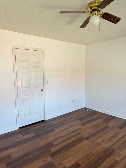 Building Photo - 910 Weeping Willow Dr