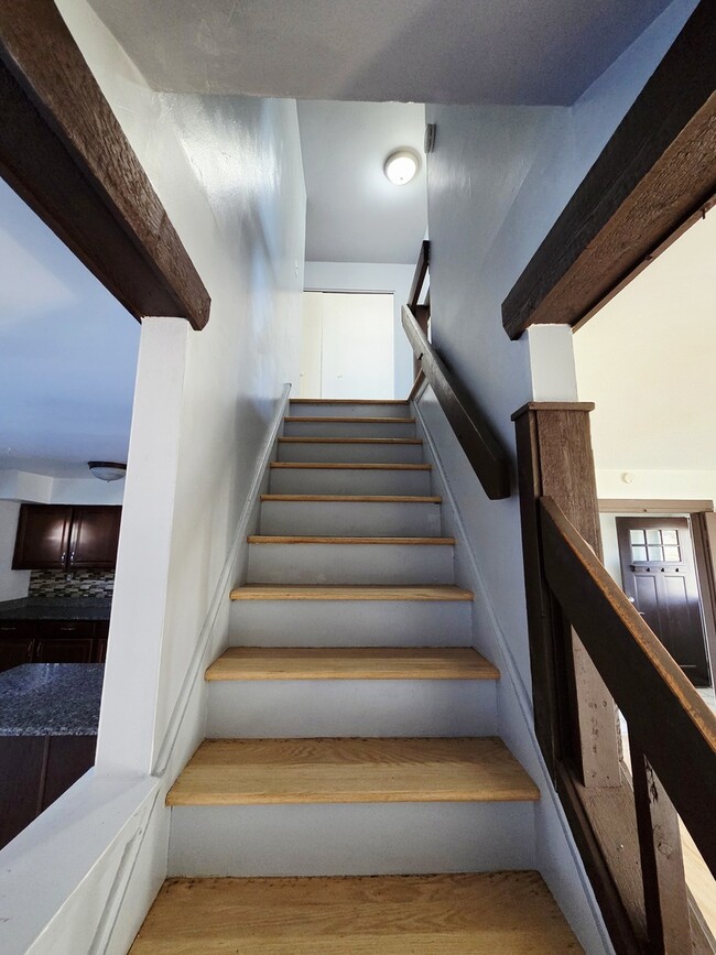 Building Photo - 828 Lavergne Ave