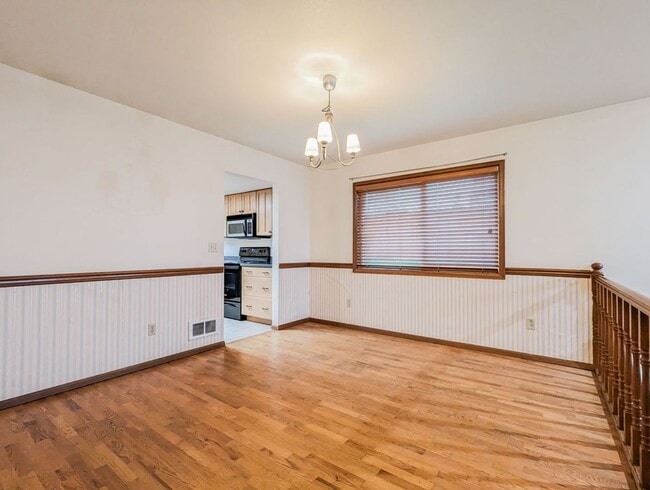 Building Photo - **Move-In Special** Beautiful 3 bed, 2.5 bath Rambler w/ New Carpet Throughout!